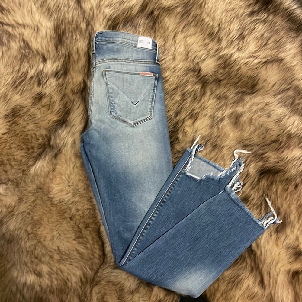 Hudson distressed jeans! Skinny crop, mid rise tally skinny crop Size 25